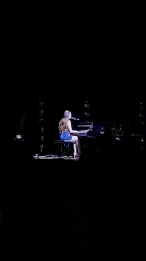 ✨The Most Beautiful Laufey Piano Performance “Too Little Too Late” #2 in Italy 🇮🇹 #laufey