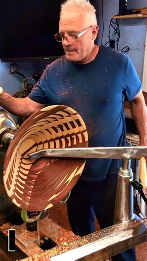 Wood Lathe Machine That Creates Unique Pattern Designs!