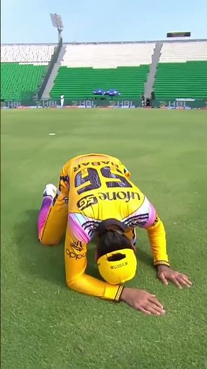 Babar Azam Funny Moment 😂 #PZvRW | #HBLPSL11 | #newera MZB1T