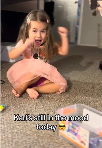 Love Kari’s mood 😄 Here she cries, here she laughs, here it’s like this, there it’s like that 😅 #Kari #KariMood #FunnyMoment #KariMood #evryday