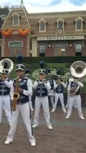 "Let it Go" - Disneyland Marching Band (Sep 2017) | #disney #music #acouplenewthings #travel