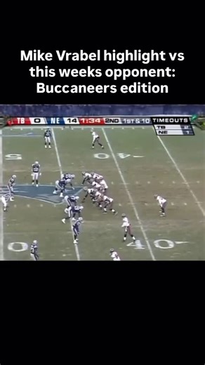 December 2005: Mike Vrabel with the strip sack which leads to a Willie McGinest forward lateral. Patriots take advantage with a David Givens touchdown before the half | Boston Sports Throwback