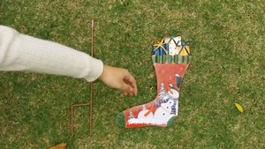 E-view Metal Stocking Garden Stakes Snowman Christmas Yard Stake Winter Xmas Decorative Stocking Sign Outdoor Holiday Lawn Decoration (Red)