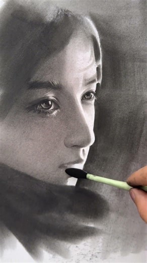 Perfect drawing cannot be without light! #drawing #charcoaldrawing #portraitdrawing #charcoalshading