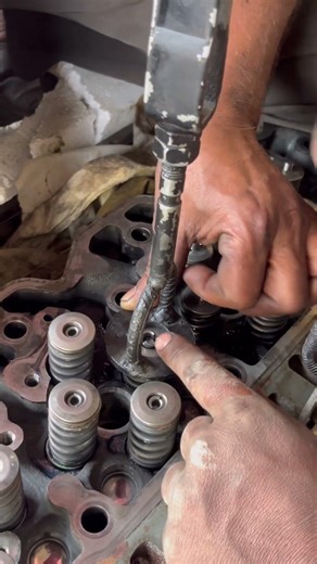 Engine Head Valve Locking