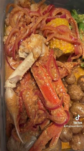 I made a seafood boil ￼crab legs ￼ shrimp broccoli, potatoes, and corn 👩🏾‍🍳￼￼
