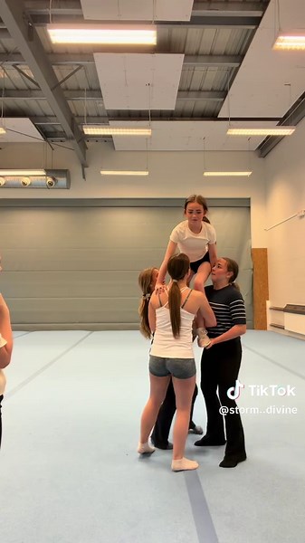 Kaotisk Level 4 Cheerleading Performance