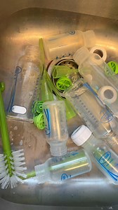 No more washing bottles after every feeding! With Playtex disposable bottle liners, there’s no need to scrub bottles after every feed, just toss the liner and you’re done. Less cleaning, less fuss, more time for what matters most - time with your baby! Order today and get your first 50 liners for FREE! | The Weekly Parent | Facebook