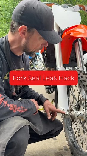 𝐒𝐮𝐫𝐢𝐧𝐚 𝐌𝐨𝐭𝐨𝐫𝐜𝐲𝐜𝐥𝐞 𝐑𝐞𝐩𝐚𝐢𝐫 on Instagram: "Bike Tip #7 - The most common cause of leaky fork seals… Incorrect installation of the front axle can lead to premature fork seal failure. Often people don’t have the proper tools to hold the axle while they’re tightening the axle nut, so they tighten the two pinch bolts opposite the nut (or bolt) on the fork leg first, followed by the axle nut and pinch bolts on the other fork leg. When you tighten the first pinch bolts to the axle, 