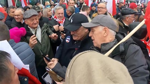 31K views · 2.6K reactions | Jeszcze raz, Marsz Niepodległości z rodziną czwartkową :) Na link do całego materiału. https://youtu.be/Kxedk6BoUNQ?si=Q_9txgWc_WcLqlEG | Marek Jakubiak | Facebook