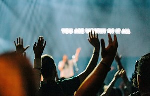10 Best Worship Songs of All Time - Singersroom.com