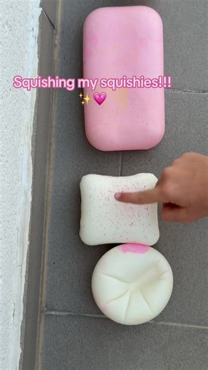 Squishing my squishies!:)✨ Hope yall like itt!💗✨ #squishy #needohs #summertime