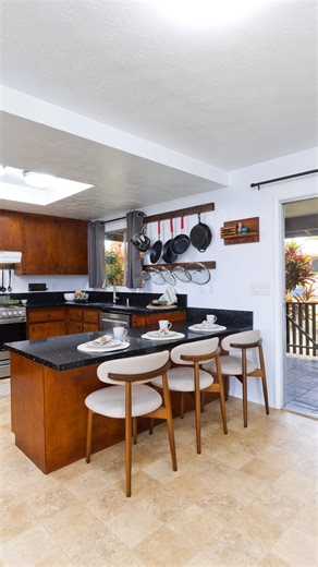 Justice Pang on Instagram: "JUST LISTED! 433-A KUKUAU ST, HILO, HI 96720 MLS: 727615 FS $550k! Charming 3-Bedroom Home on Kukuau – Fully Fenced Oasis with Fruit Trees & Modern Upgrades Welcome home to this beautifully updated 3-bedroom, 2.5-bath residence located in one of Hilo’s most convenient neighborhoods—just minutes from the hospital and police station. Thoughtfully designed for comfort and function, this property offers a perfect blend of privacy, style, and tropical living. Step inside t