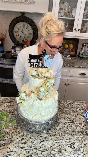 It’s finished! L1nks are below in the comments ⬇️ #kathyssouthernkitchen #betheblessing #weddingcake #weddingcakedesign #dothanalabama | Kathy's Southern Kitchen