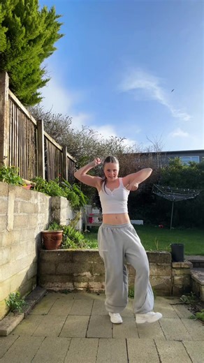 Lil bit of footwork 😎 #fyp #footwork #dancetrend #dancechallenge #trendingsound