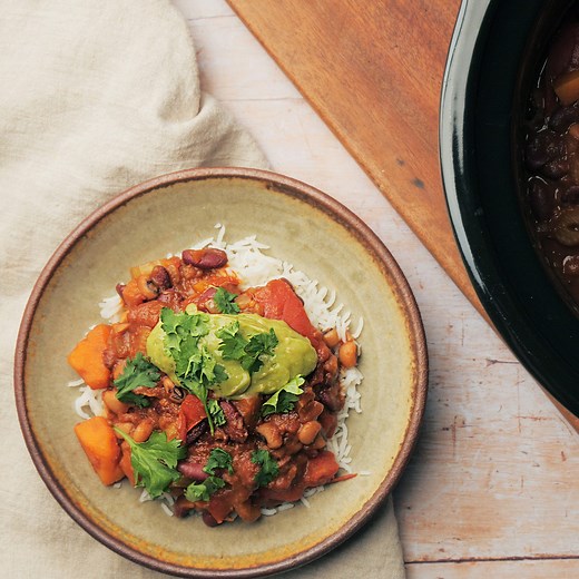 The ultimate cosy meal: vegan slow cooker chilli recipe