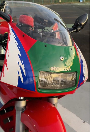 HONDA NSR250R 愛しいバイク💕 - バイク女子のための90年代のホンダオートバイ