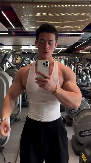 Cute Muscle Hunk Selfie 壮帅可爱健男自拍