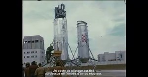 Avez-vous déjà entendu parler du « coléoptère » ? 🐞 Non, pas l’insecte ! Plutôt le premier avion à vol vertical, le C-450, conçu à partir de 1952 à 1960 par Snecma, aujourd’hui Safran Aircraft Engines. 😊 1959 marqua le début et la fin de cet ADAV, Aéronef à Décollage et Atterrissage Verticaux, puisqu’il effectua seulement neuf vols avant de s’écraser. Mais ce qui l’a rendu célèbre, c’est aussi la surprenante silhouette que lui donnait son aile annulaire : tout droit sorti d’un film de science-