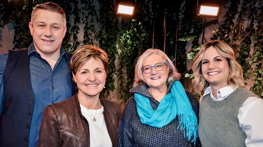 Mit den Skilegenden Erika Reymond-Hess und Lise-Marie Morerod
