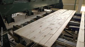 Production of timber from wood. Splicing boards in furniture panels.