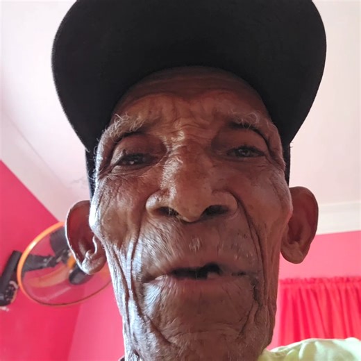 2.8M views · 31K reactions | Gasta su planta en mujeres, dices que el trabajas para darse esos lujos | Rocoloco ofi | Facebook