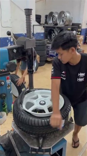 Velg Mobil Toyota avanza Ring 15 pakai Ban 185 55 r15 #automobile #velgmodifikasi #mechanic #tips