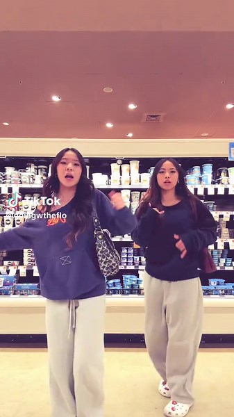 runnin man on dat beat @notellieyong @flo❔