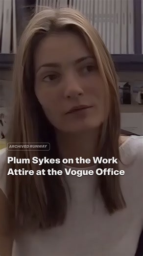 Archived Runway on Instagram: "Follow (us) @archivedrunway for the best vintage fashion content! 👠 In 1999, Plum Sykes was working as a fashion writer at American Vogue, having been hired by Anna Wintour after starting her career in London at British Vogue. The clip comes from the BBC’s Boss Women series, filmed at the height of late-’90s fashion media, when Vogue sat firmly at the center of the industry’s cultural power. She later became widely cited as part of the inspiration for the assistan
