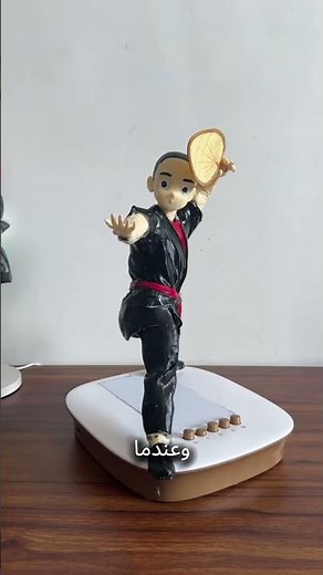 A clever hat that transforms into a fan… but the ending was hilarious! 😄