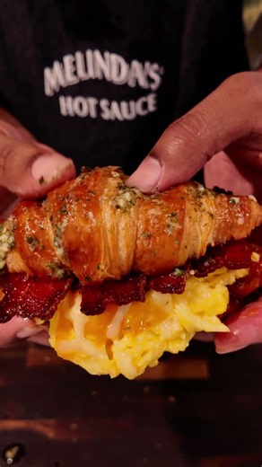 Bacon Egg And Cheese Croissant Breakfast Sandwich #recipe #breakfast #breakfastrecipe #howto
