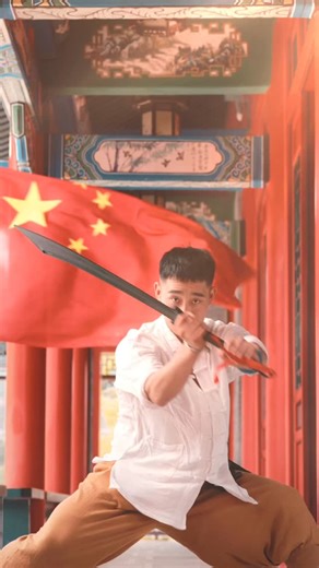 My mother always told me: “Strike once with clarity, so you don’t have to strike a hundred times later.” - TC 🎥 @tianci.kungfu 📲Comment “25” to receive the link to our new YouTube video: “Train Like a Shaolin Monk 🐉 25 Minute Full Body Martial Arts HIIT Workout” led by Tian Ci | Shaolin Worldwide