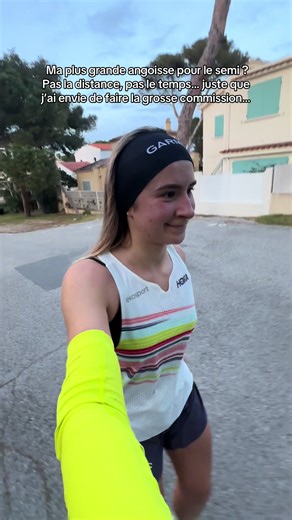 Problème de runner qu’on aborde pas assez je trouve 💀 Pourquoi ça arrive : Courir secoue ton ventre, ton transit s’emballe, et l’adrénaline l’eau peuvent accélérer l’envie 😅 Comment l’éviter : - Manger léger 2-3h avant - Éviter trop de fibres ou de sucres rapides juste avant - Aller aux toilettes avant de partir Et bon semi à tous ! #semimarathondeparis #semimarathonparis #semimarathon