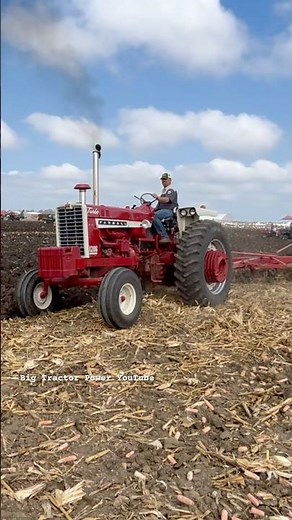 IH FARMALL 1206 TURBO Tractor Plowing #bigtractorpower
