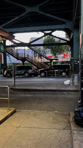 Burnside Avenue station 🚉 Other social medias ⬇️ Patreon: search up ‘JF transit’ Instagram @ jftransit | YouTube @ jftransit | TikTok @ jftransit | 100% MY CONTENT • This Picture/video TAKEN BY ME #mta #subwaysystem #fyp #traintok #railfans #railwaystation #railroad #newyorkcitysubway #locomotive #mtasubway #trains #trainstation #bombardier #nyc #transportation #nyctsubway #metronorth #nycsubways #trains #NYCSubway #metronorth #Subway #Railfanning #NewYorkCitySubway #LIRR #SubwayTrain #amtrak #