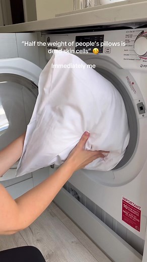 When’s the last time you washed your pillows? Apparently pillows should be washed at least 3-6 months to keep them fresh and free of bacteria, skin cells, dirt, oil and dust mites! . So if you’re like me and thinking “I now need to wash them immediately” here’s how to do it . Keep your pillows in a pillowcase or pillow protector when putting in the washing machine to avoid them ripping. Wash 2 pillows at a times to keep the washing machine balanced for an all-round clean. Select a delicate/gentl