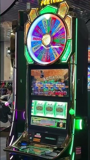 Traveler wins $1.3M jackpot at Las Vegas airport slot machine