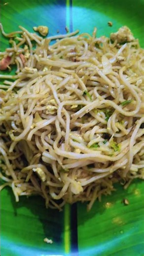 Street style noodles 😋#StreetFood #StreetStyleNoodles #NoodlesLovers #IndianStreetFood #FoodieLife