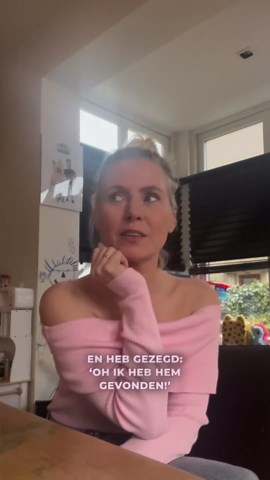 BETTINA HOLWERDA BAKKUM on Instagram: "Disclaimer bij deze, wederom, ontzettend inhoudelijke video: - Cake zat in een papiertje gepropt, dus heb het niet letterlijk tussen de spaghetti van gister en de havermoutpap van vanmorgen uit hoeven pulken. - Wij liegen natuurlijk verder nooit, want wij zijn perfect. - Y2K betekent ‘year 2000’, dat was dus blijkbaar mijn stijl vandaag, heel bewust zo uitgezocht. - Er wordt hier in huis verder nooit ‘piemel!’ geroepen door de 4-jarige, opgevangen bij de 11