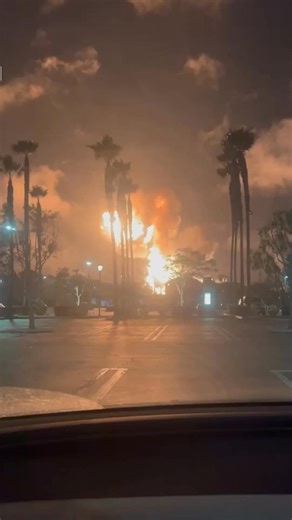 10K views · 75 reactions | A massive fire erupted at a Chevron oil refinery outside Los Angeles on Thursday night, forcing residents to shelter in place following multiple reports of an explosion. | New York Post Video | Facebook