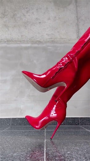 Giaro Mila Red Shiny product showcase