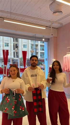 Rika | Christmas event🎄🎅 | Instagram