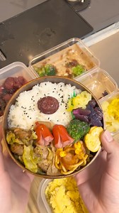 898K views · 3.1K reactions | Circular bento boxes are great because they're so easy to pack! Check out @_mayonnaise.jp load up their round bento with rice, plenty of protein, tamagoyaki, and pickles. It all looks so tasty! | Bento&co | Facebook