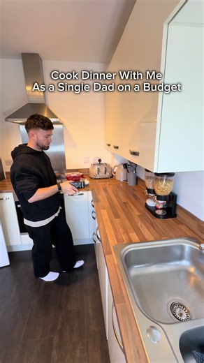 I can’t cook until everything’s clean, so the cleaning came first. Dinner from scratch — no processed food, kept on a budget #singledad #family #food