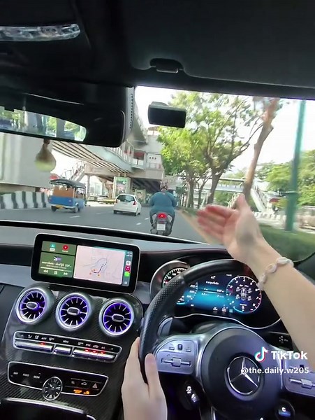 ความสนุกกับ Benz C220D AMG