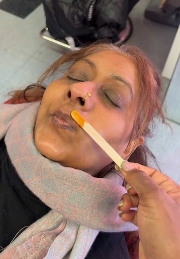 Professional Eyebrow Threading Techniques