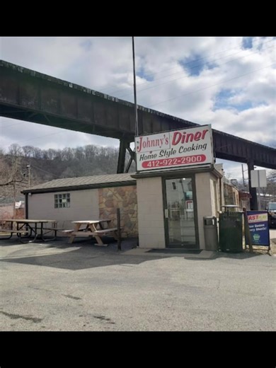 This might be one of the most old school hidden gem diners in Pittsburgh 👀🍳 Stopped at Johnny’s Diner in the West End and it had everything you want from a classic greasy spoon… big portions, no frills, and that hometown diner feel. Places like this are what make Pittsburgh food spots so good. Would you try it? #johnnysdiner #pittsburghfood #westendpittsburgh #burghfood412foodie