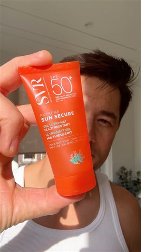 Laboratoire SVR on Instagram: "Pourquoi on vous conseille fortement l’Extrême SPF50+ Sun Secure si vous allez au ski ? 1️⃣ Une très haute protection idéale pour les rayons intenses de la montagne 2️⃣ Une haute résistance à la transpiration et aux frottements 3️⃣ Ne coule pas dans les yeux 4️⃣ Un fini transparent, invisible et non-collant Qui connaît déjà l’Extrême ? _ Why do we strongly recommend Sun Secure Extreme SPF50+ for going skiing? 1️⃣ Very high protection, ideal for the intense sun up i