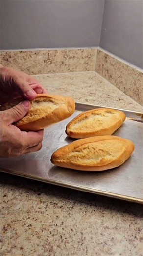 Delicious, super crunchy bolillos, you can watch this recipe now, greetings friends