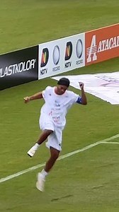 4.4M views · 69K reactions | Aos 44 anos Ronaldinho Gaúcho faz dois golaços e mostra que poderia estar jogando profissionalmente | Diego Freestyle | Facebook